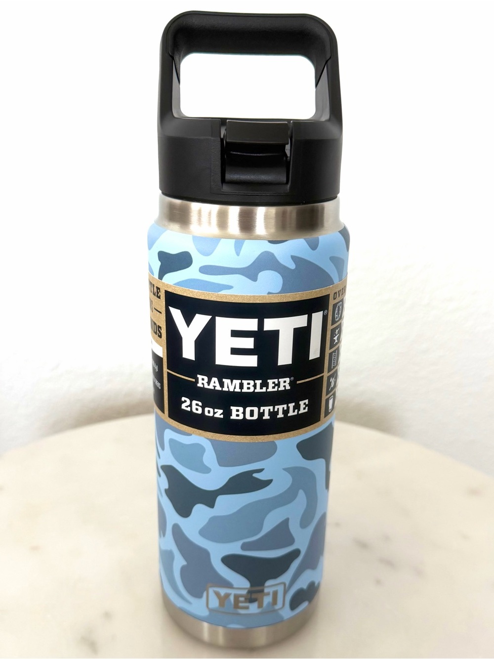 Yeti Rambler 26oz straw cap Blue Camo